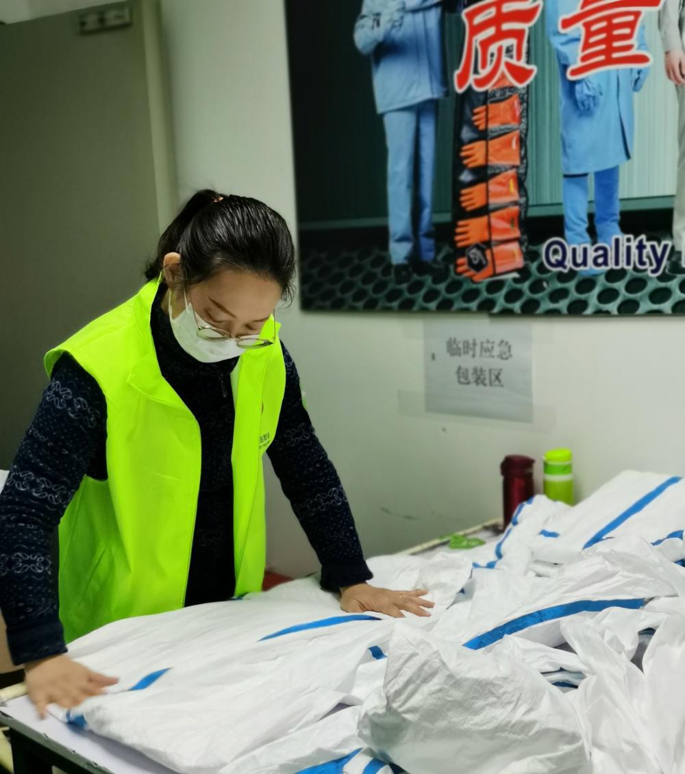 綠馬甲“浦東青年志愿者”，的一次晚班志愿服務(wù)