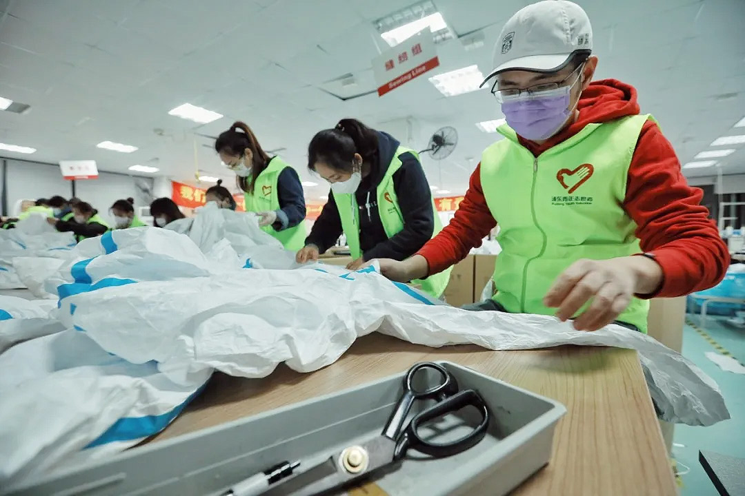 這些“守護者”們在上海誠格干了件大事！——20天，750人次，經(jīng)手近4萬件防護服！